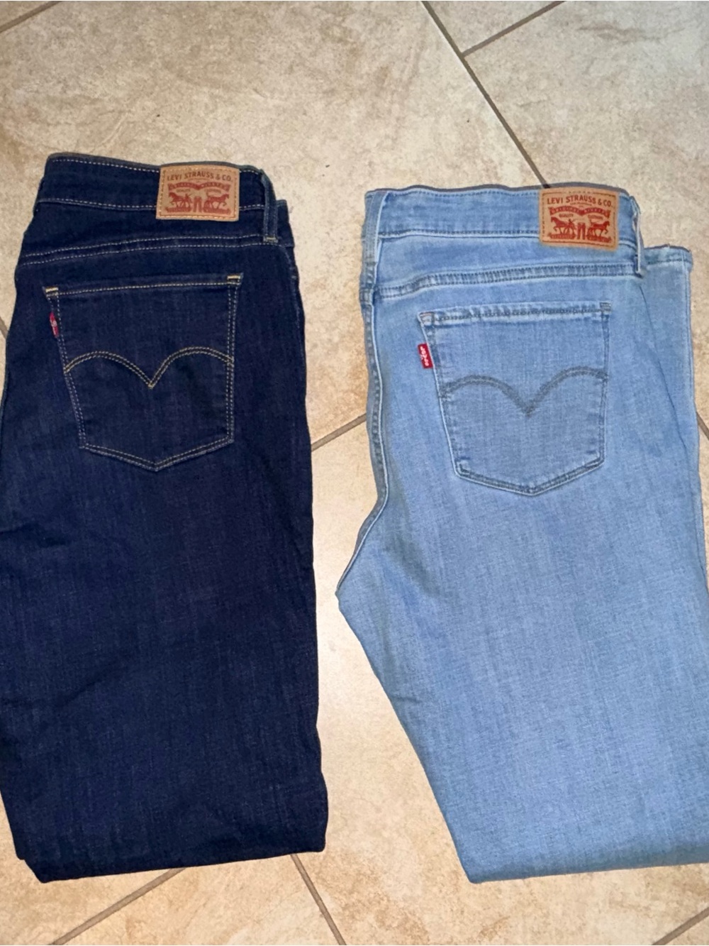 Levi's 711 Women Skinny Jeans in Dark Indigo & Light Blue Washes